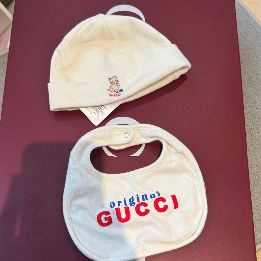 Gucci Cream Baby Bib and Hat Set - Picture 1 of 2